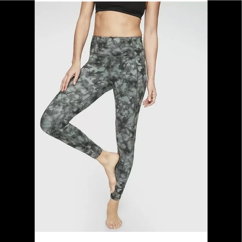 Athleta Tie Dye Salutation 7/8 in grey
